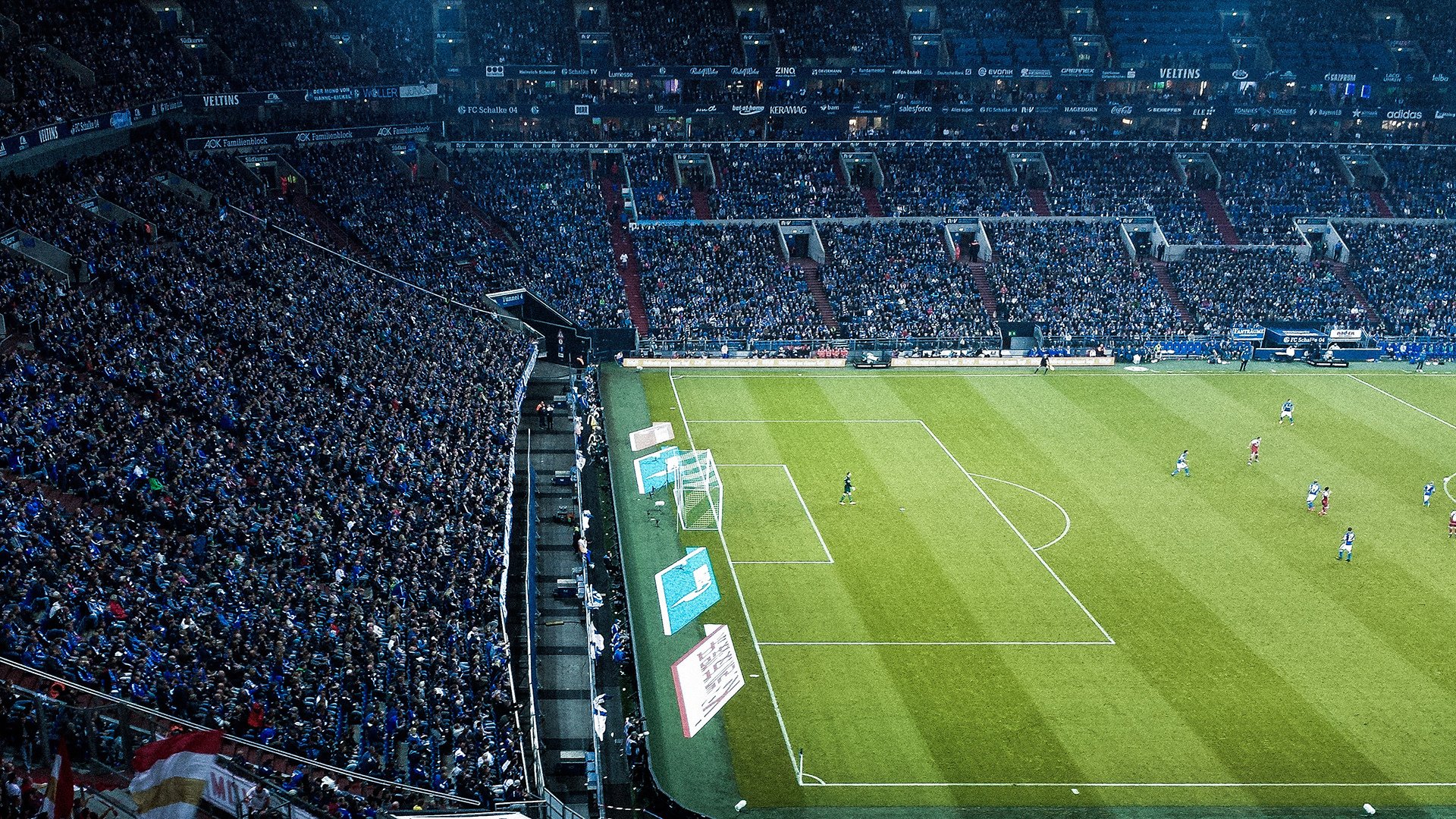 郑钦文火力全开，世锦赛激战正酣——山东泰山硬碰上海海港，豪强争锋不退让